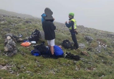 Se desorientan haciendo una ruta en Picos de Europa y pasan la noche a la intemperie