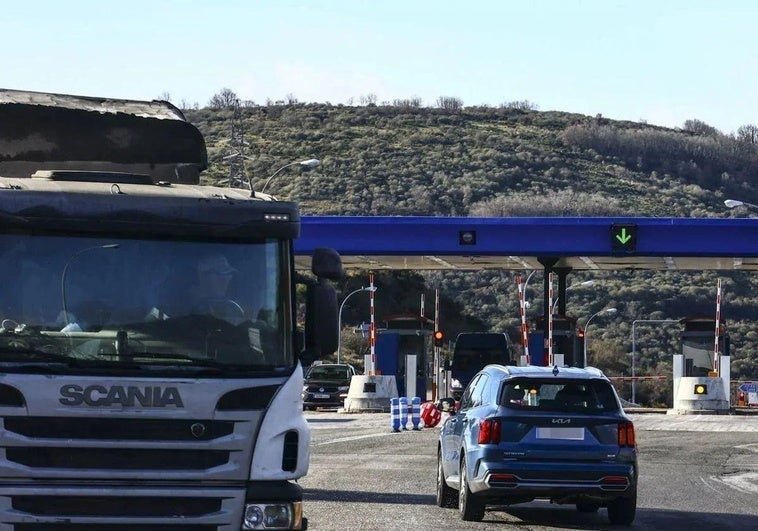 Piden liberar a León de «la condena» del peaje a Asturias por su prórroga «fraudulenta»