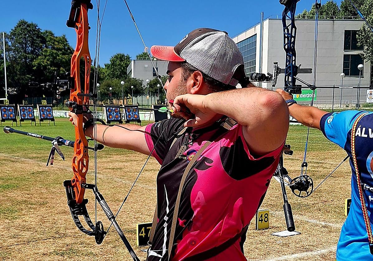 El arquero durante la competición.
