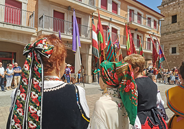 Los grupos de baile y los pendones, en la III Feria de Manxares y Añoranzas de Valencia de Don Juan