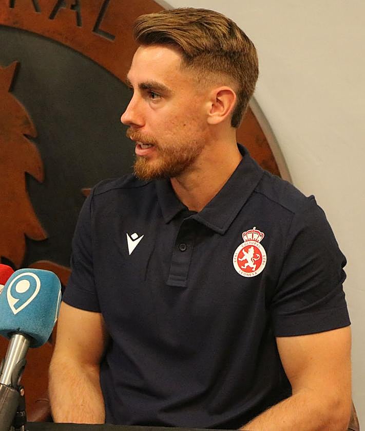 Imagen secundaria 2 - Badía explica su llegada a León: «No quería esperar más y la Cultural reunía todo»