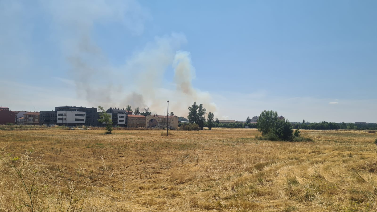 León vive dos incendios en media hora