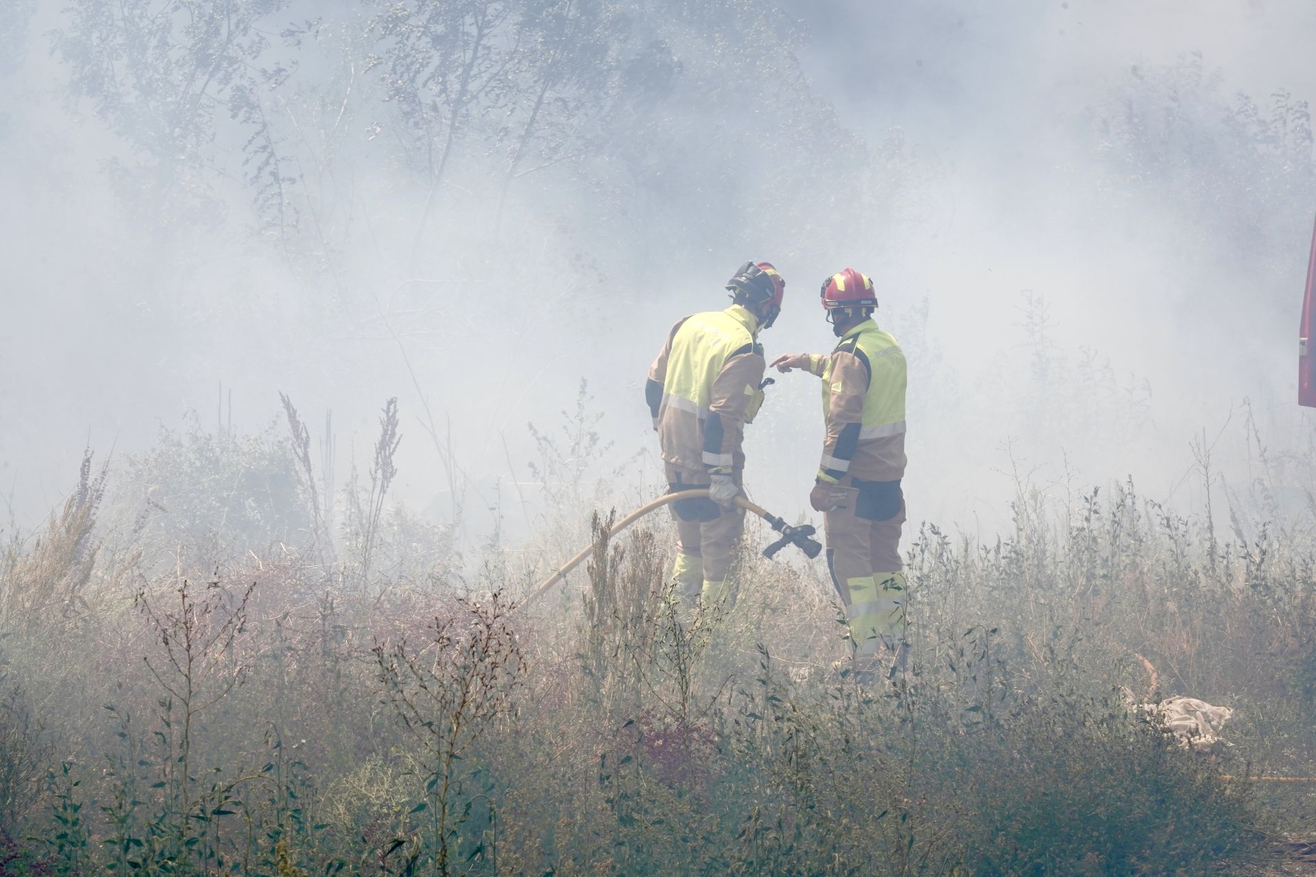 León vive dos incendios en media hora