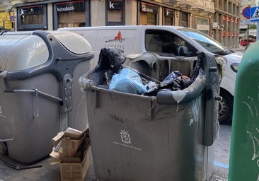 Cortan una calle del centro de León por un contenedor en llamas