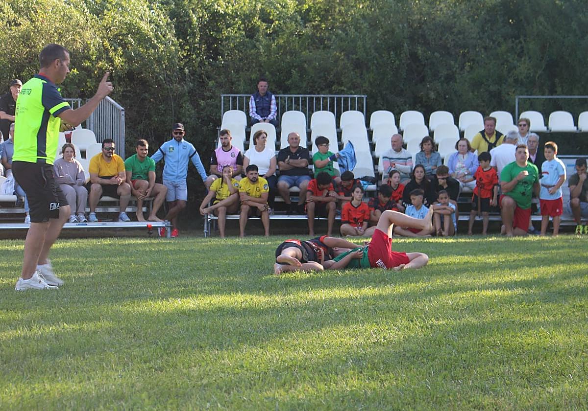 Un corro de homenaje a Jorge Iglesias