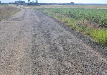 La carretera olvidada en un pueblo de León y su peligroso cruce