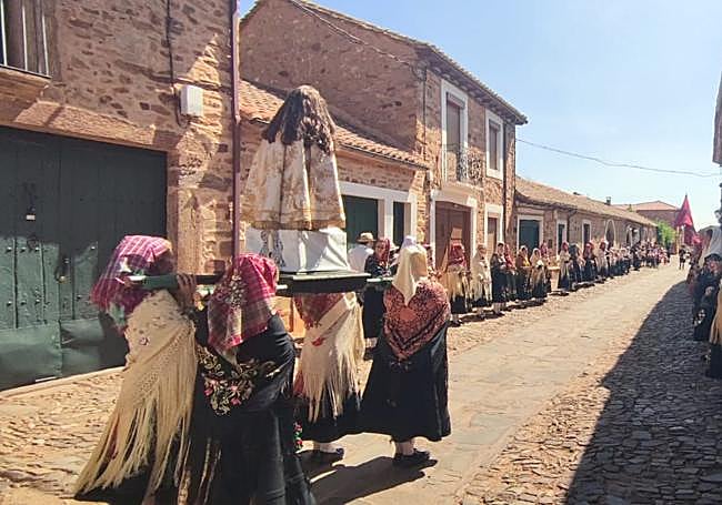 Procesión en Castrillo de los Polvazares.
