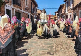 Procesión en Castrillo de los Polvazares.