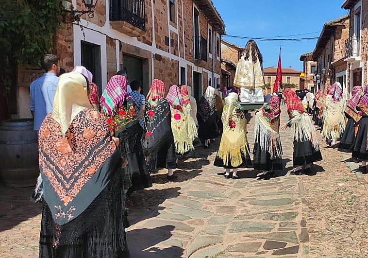 Procesión en Castrillo de los Polvazares.