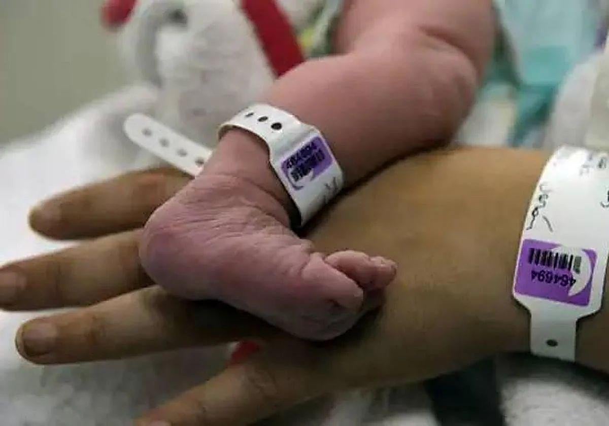 Imagen de archivo de un recién nacido.