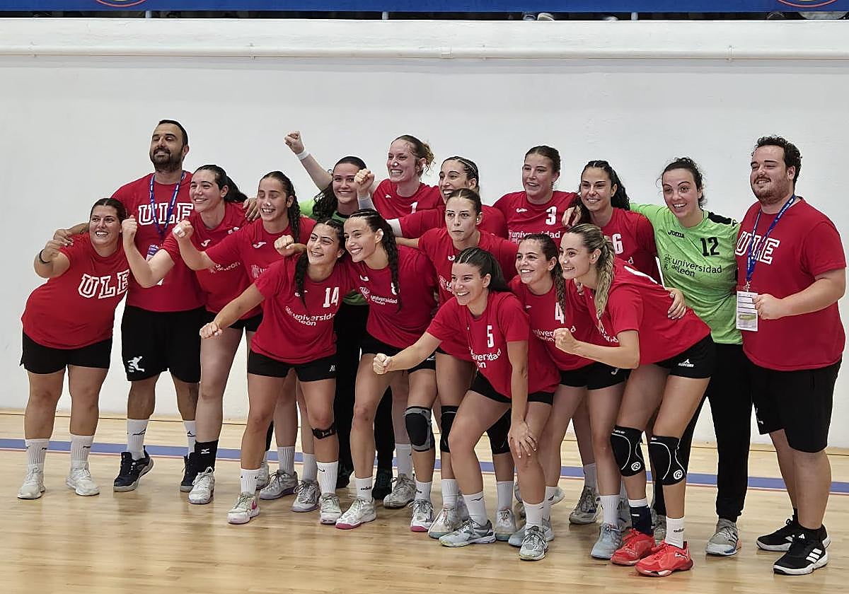 El equipo celebra el pase a la final en Covilha (portugal).