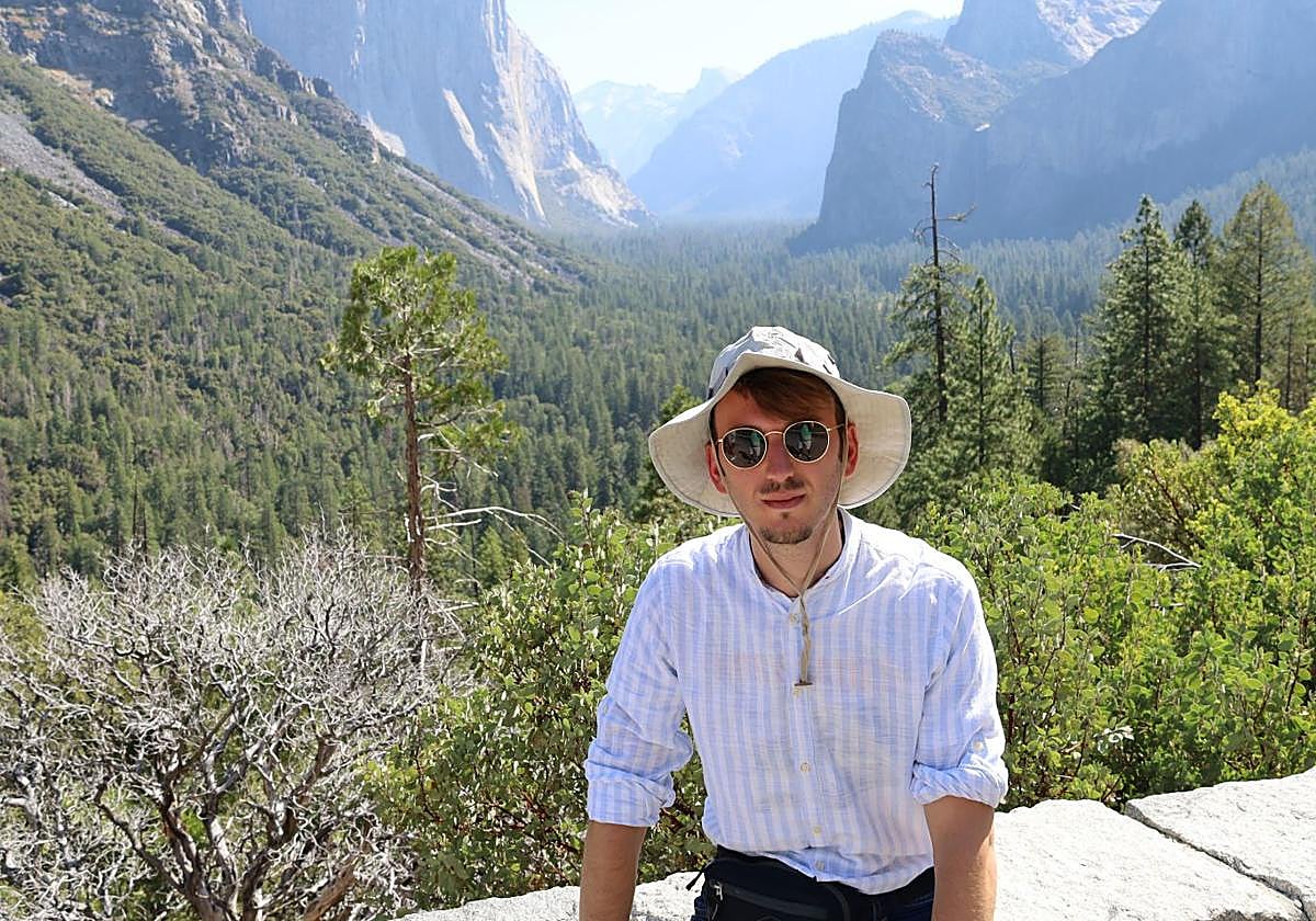 El investigador en un entorno natural.