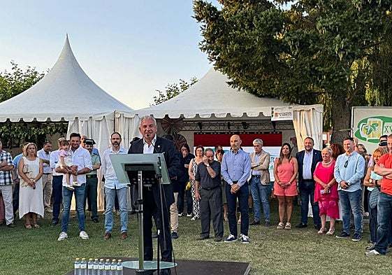 El delegado del Gobierno en Castilla y León, Nicanor Sen, ofrece el pregón inaugural de la XVIII Feria del Lúpulo y la Cerveza de Carrizo de la Ribera (León)
