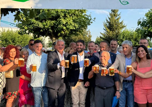 El delegado del Gobierno en Castilla y León, Nicanor Sen, ofrece el pregón inaugural de la XVIII Feria del Lúpulo y la Cerveza de Carrizo de la Ribera (León)