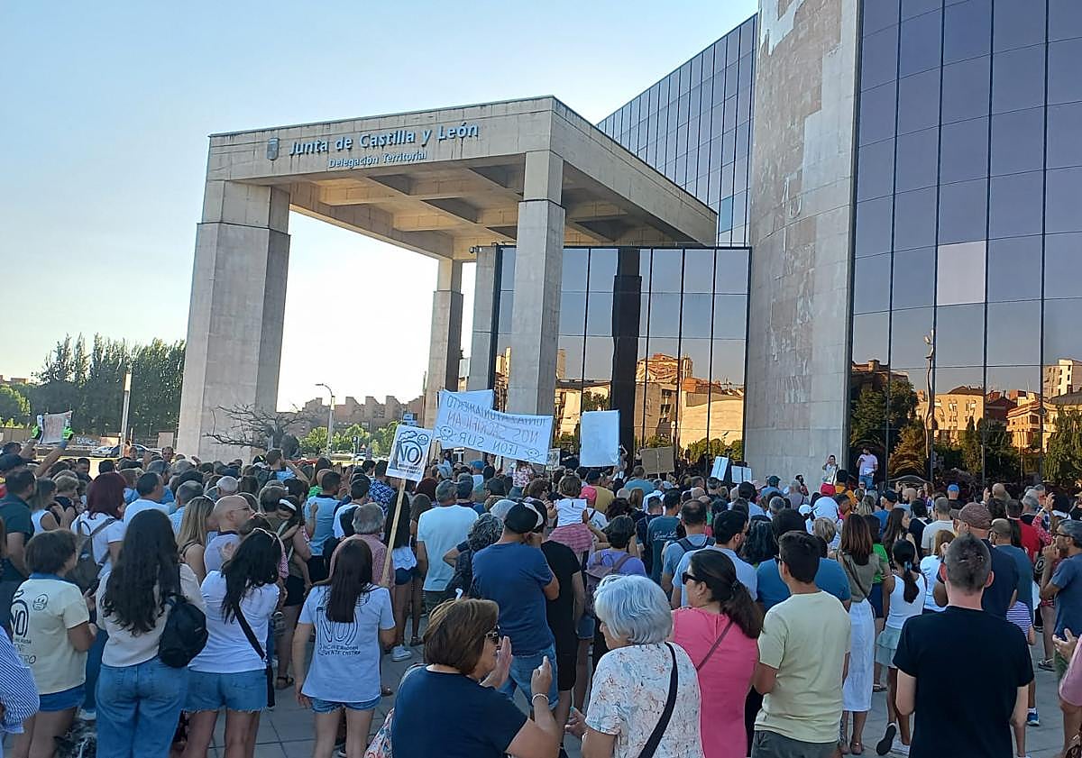 Imagen principal - El sur de León se alza contra la biomasa: «Esto afectará a toda la ciudad»
