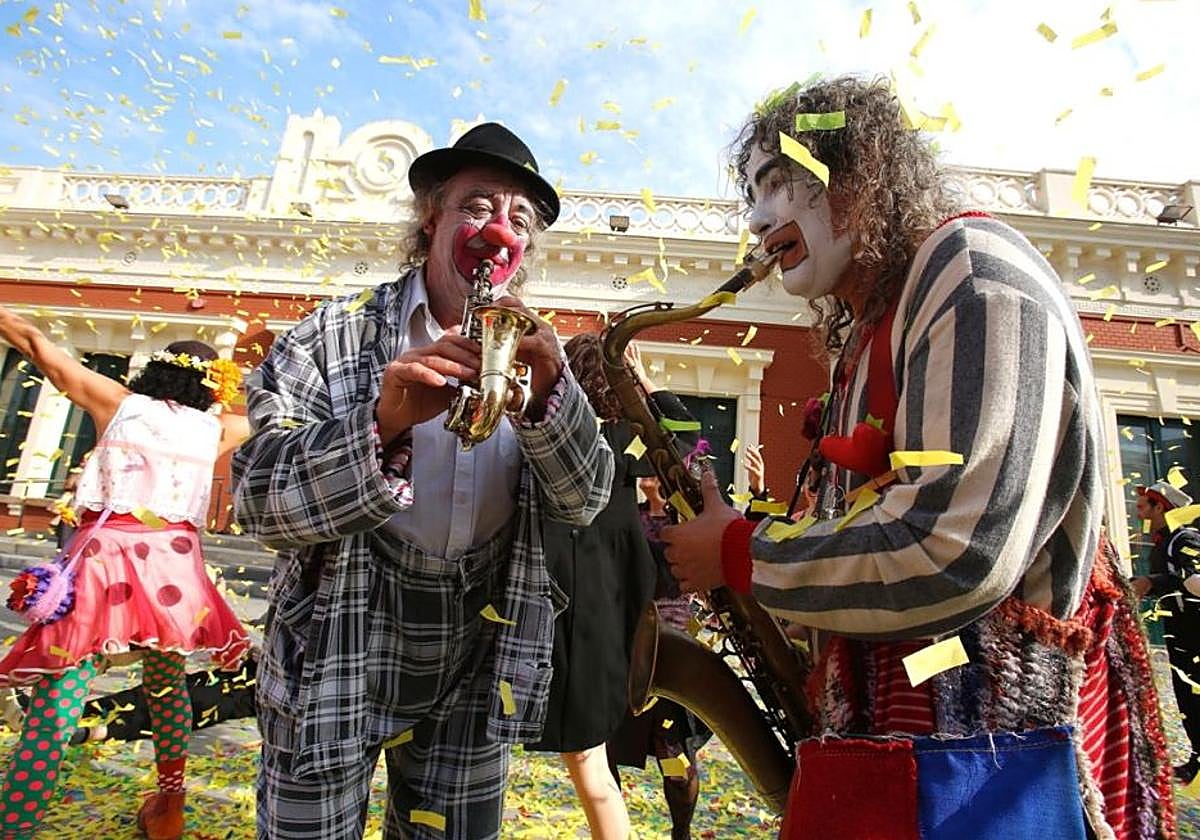 Actuación del Festival Internacional de Payasos.