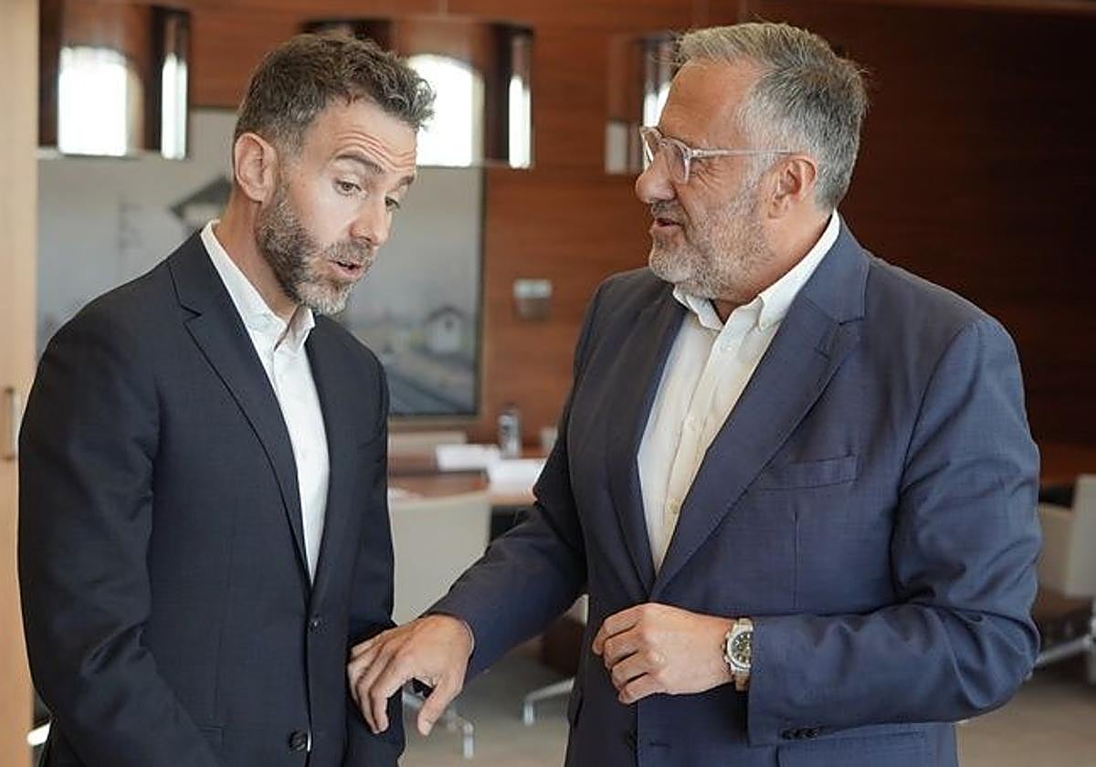 El presidente de las Cortes, Carlos Pollán. preside la comisión de seguimiento del convenio con la Universidad Europea Miguel de Cervantes (UEMC)