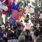 La calle Ancha de León repleta de gente.