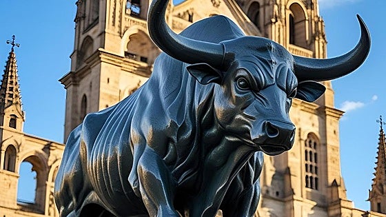 Así es el toro que quiere Sahagún comparado con otros edificios de León