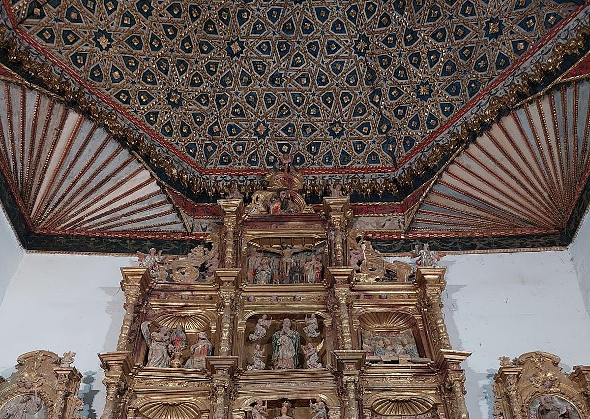 Imagen secundaria 1 - Imágenes del interior de los templos que se pueden visitar.