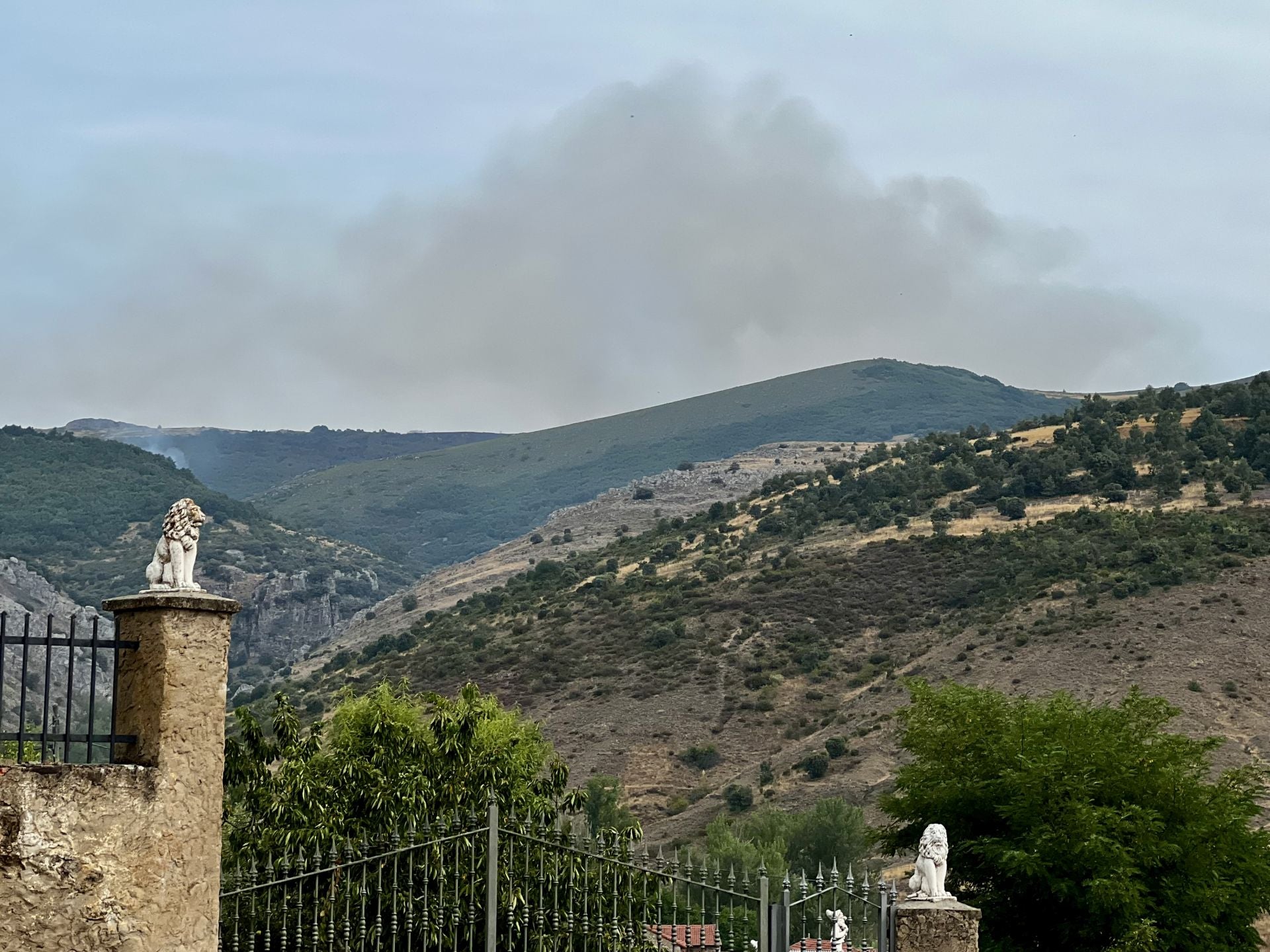 Las imágenes del incendio de Olleros de Alba
