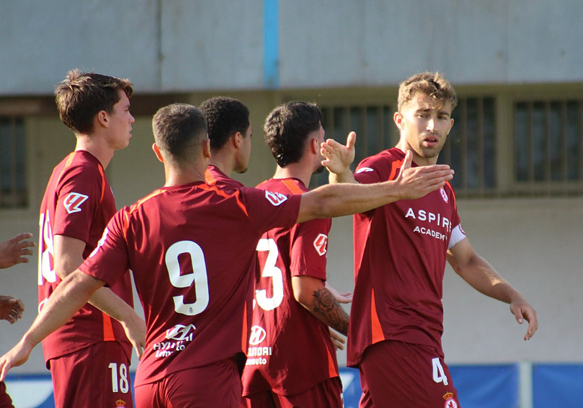 La Cultural celebra el tanto de Rodri Suárez