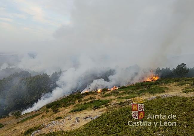 Imagen del incendio en la mañana de este miércoles.