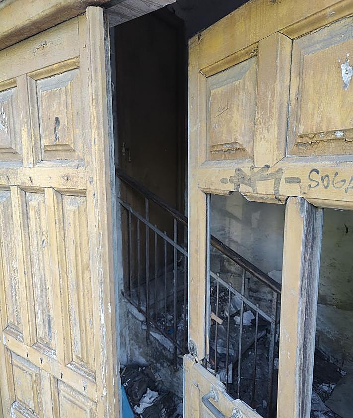 Imagen secundaria 2 - El edificio y lo que se puede ver de su interior.