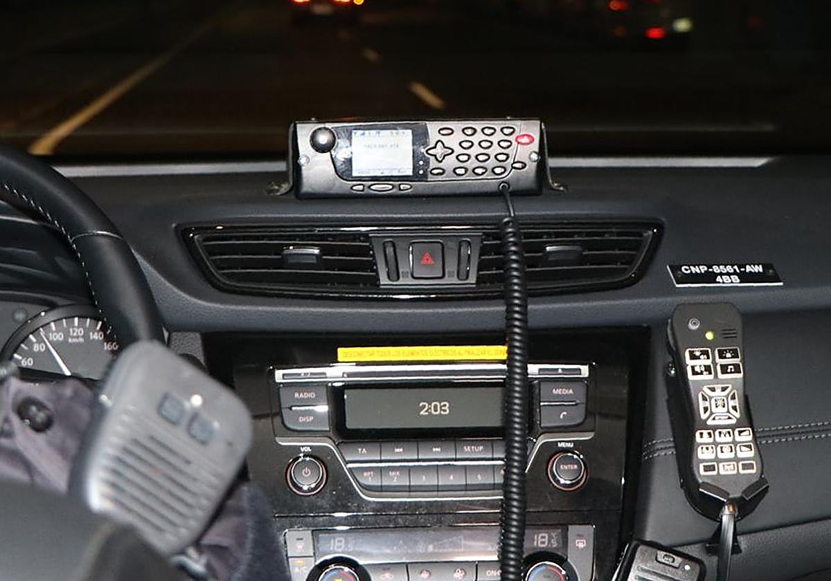 Interior de un vehículo de la Policía Nacional.