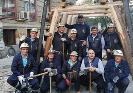 Imágenes de entibadores de una exhibición en la provincia.