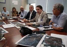 El consejero de Medio Ambiente, Juan Carlos Suárez-Quiñones preside la reunión del CECOPI en León.