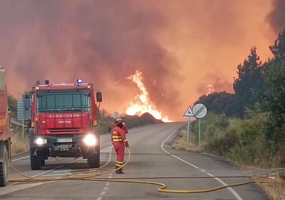 Casas afectadas por el incendio en el pueblo de Las Médulas.