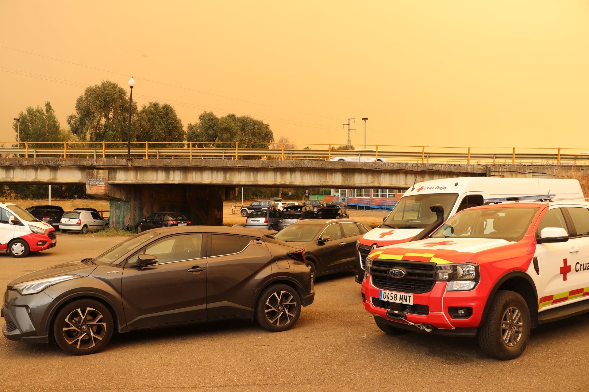Imágenes de las personas desalojadas de los municipios cercanos al polideportivo de La Bañeza
