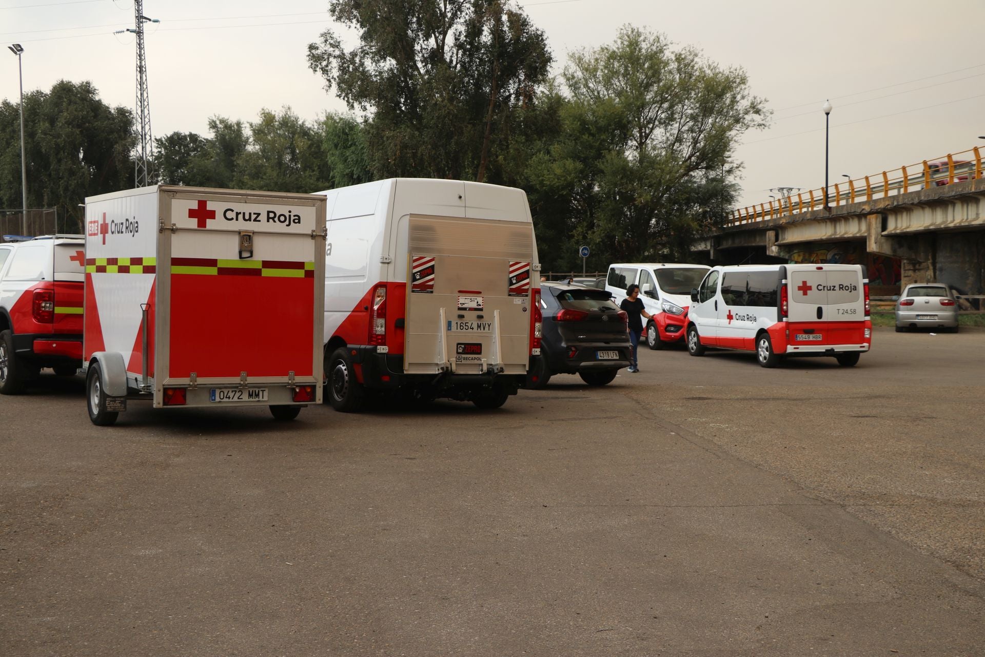 Imágenes de las personas desalojadas de los municipios cercanos al polideportivo de La Bañeza