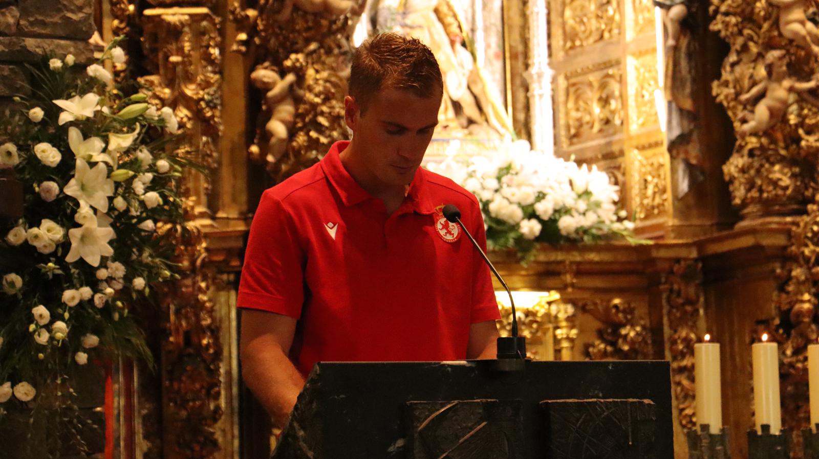 Tradicional ofrenda floral de la Cultural a la Virgen del Camino