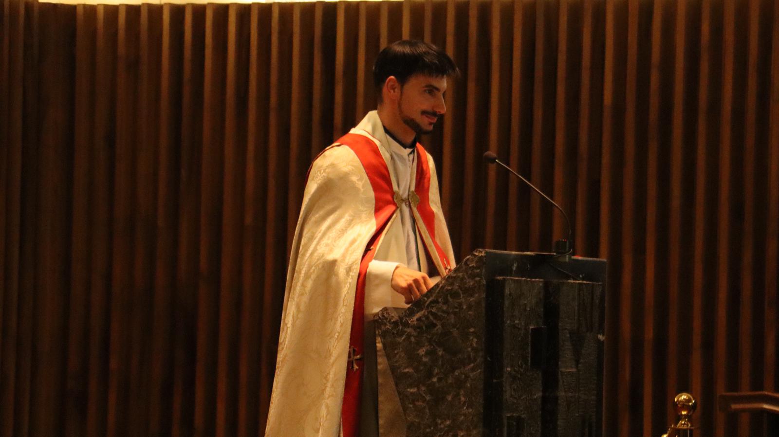 Tradicional ofrenda floral de la Cultural a la Virgen del Camino