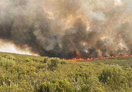 Imagen del incendio de Puercas el lunes por la tarde.
