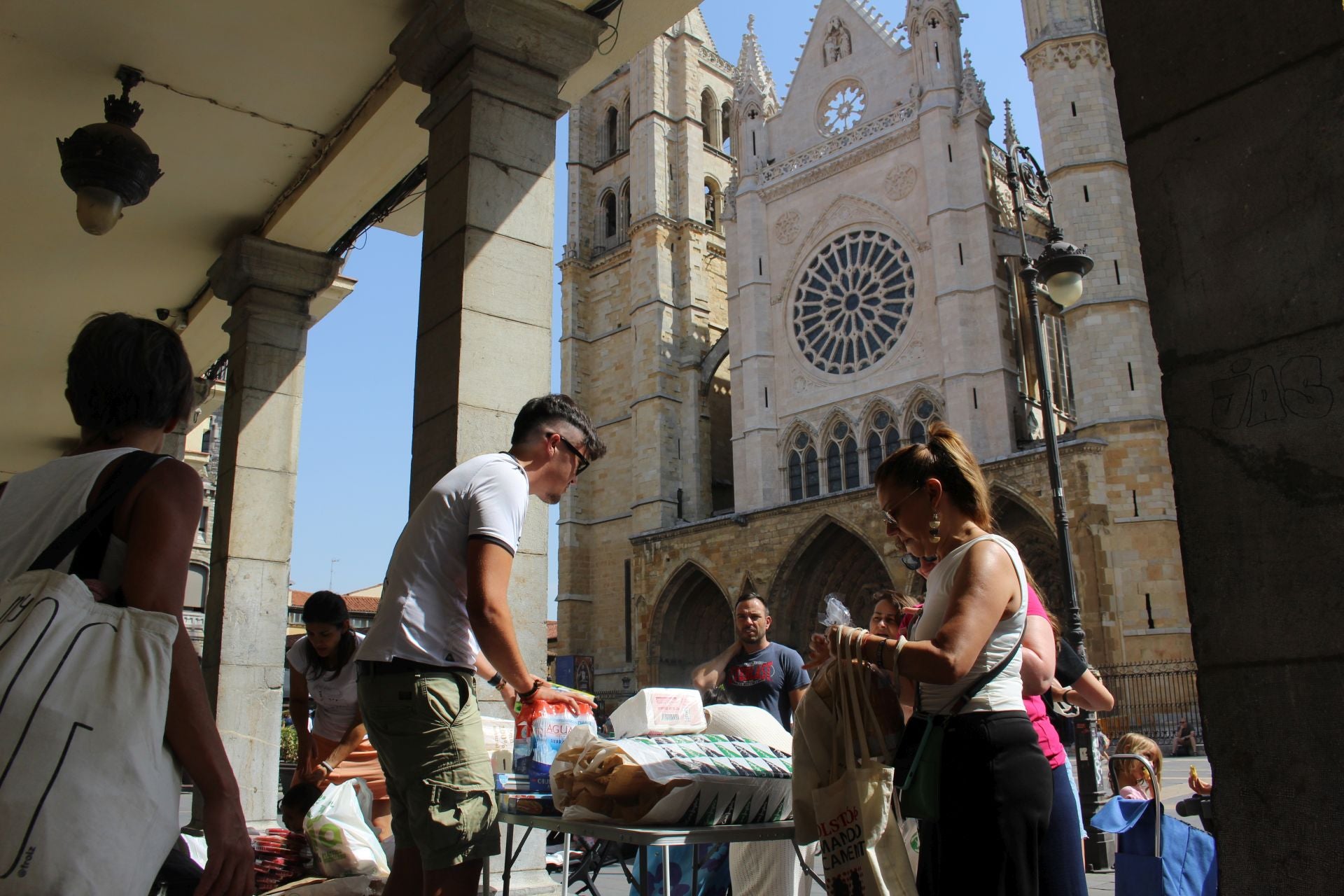 Recogida de alimentos para los afectados por los incendios de León