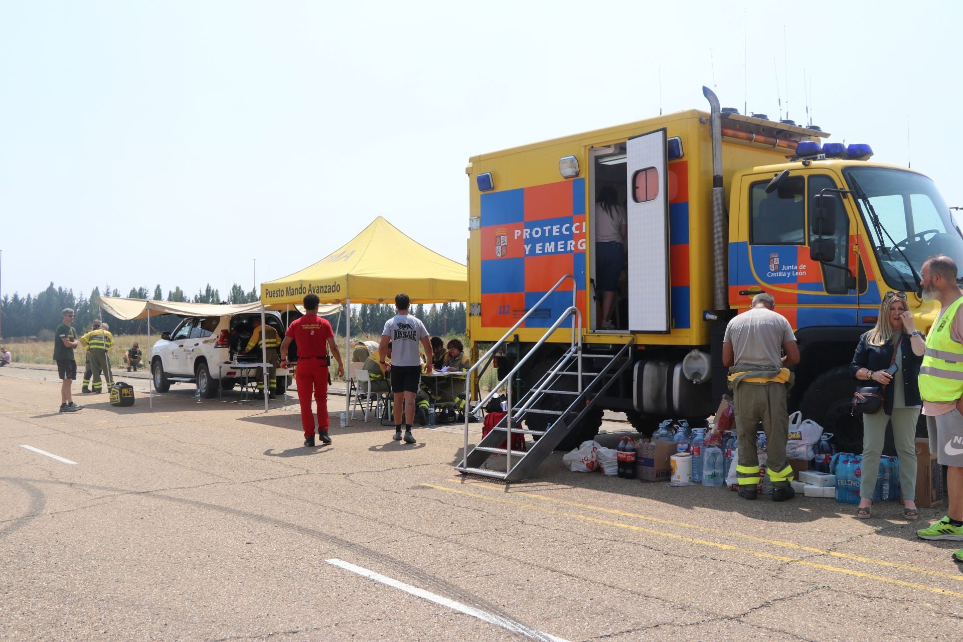 El Puesto de Mando Avanzado coordina la lucha contra el incendio de Castrocalbón