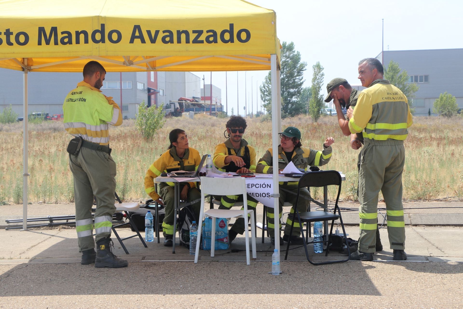 El Puesto de Mando Avanzado coordina la lucha contra el incendio de Castrocalbón