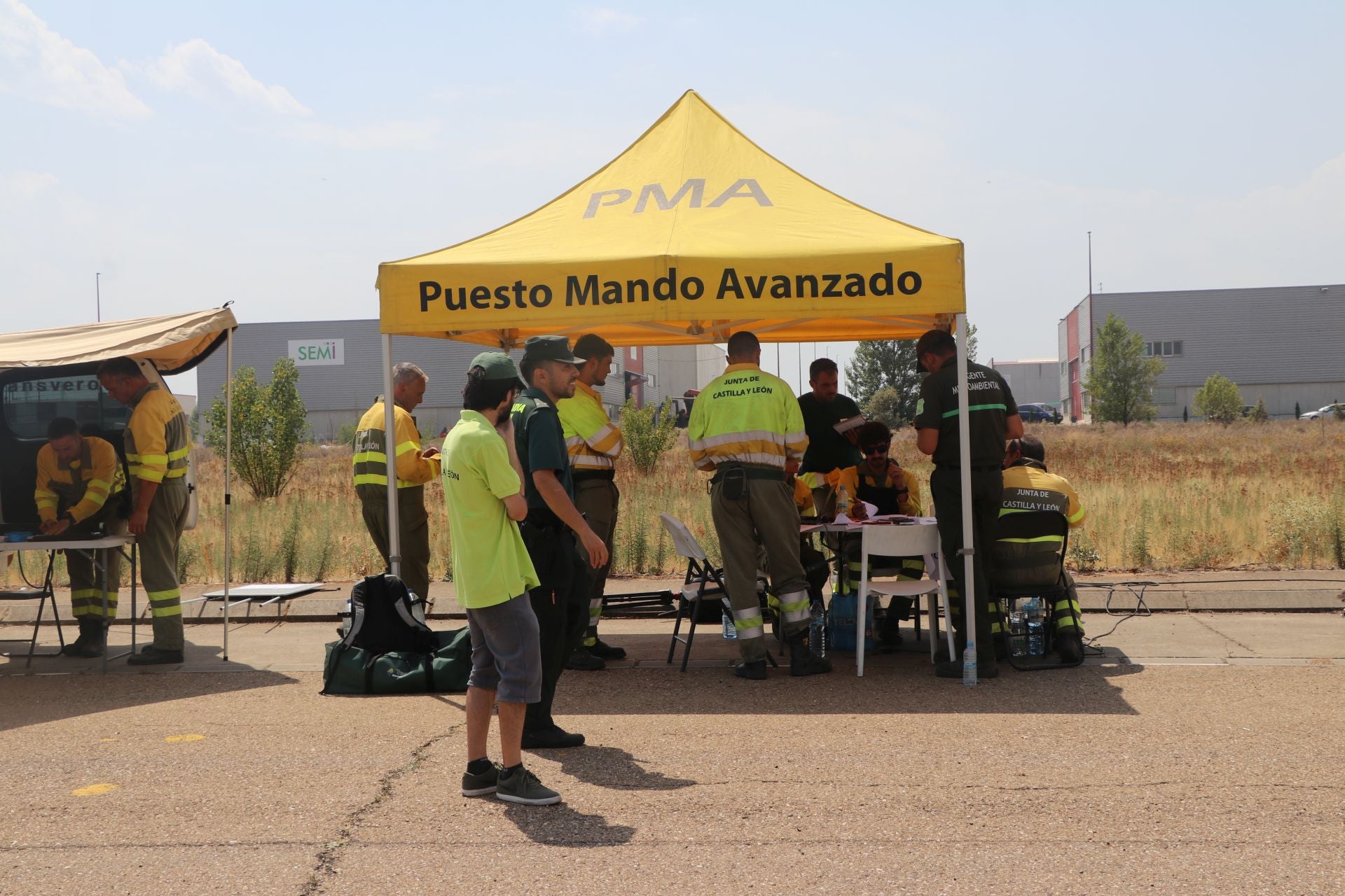 El Puesto de Mando Avanzado coordina la lucha contra el incendio de Castrocalbón
