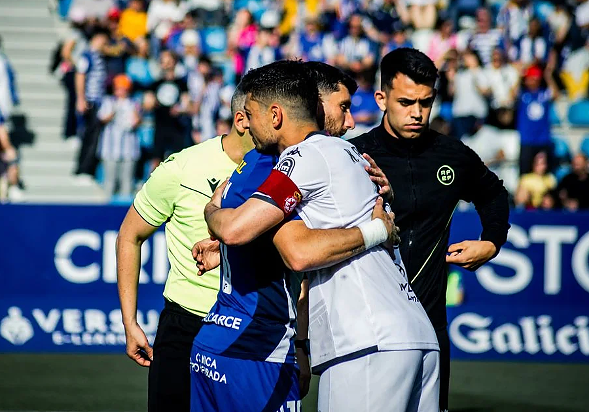 Los capitanes de la Cultural y la Deportiva, antes del último derbi