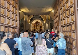 La iglesia parroquial de Santa María de La Bañeza, repleta de personas despidiendo a Abel Ramos.