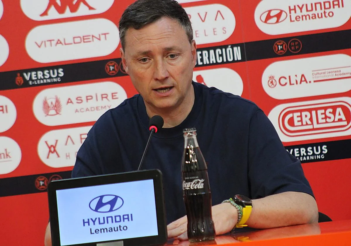 Raúl Llona, en la sala de prensa de la Cultural