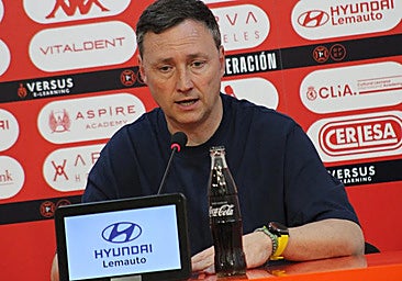 Raúl Llona, con «todos disponibles» para el debut de un equipo que «mantendrá su identidad»