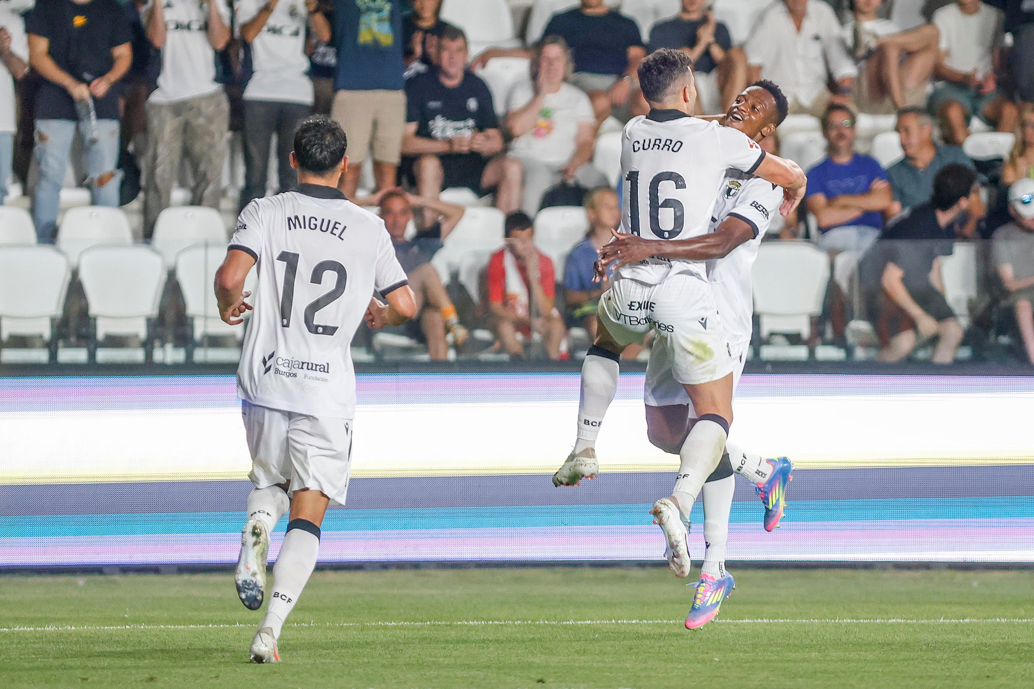 Las mejores imágenes del duro estreno de la Cultural ante el Burgos