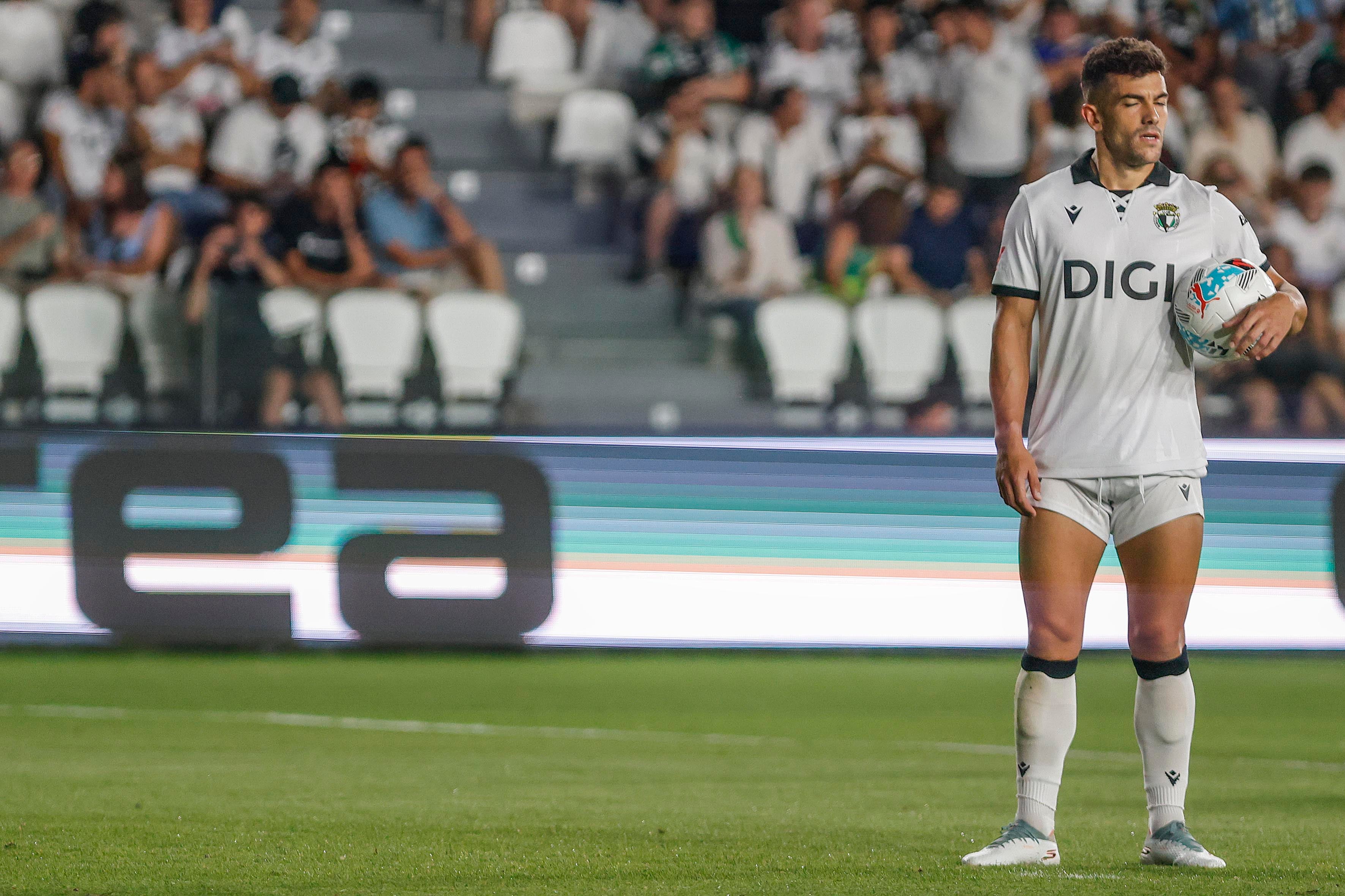 Las mejores imágenes del duro estreno de la Cultural ante el Burgos