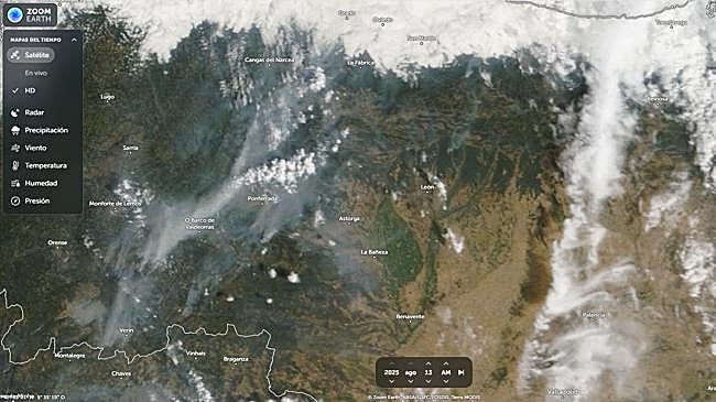 Imagen antes - El humo de los 21 incendios activos inunda ciudades y pueblos en la provincia de León