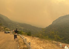 El humo de los incendios rodea el Valle de Valdeón
