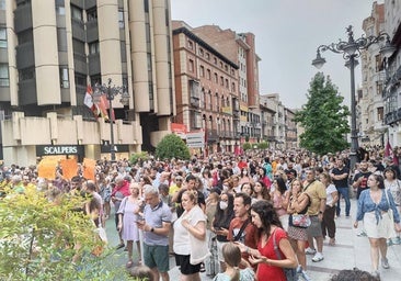Más de mil personas piden en León la dimisión de Arranz, Quiñones y Mañueco por los incendios